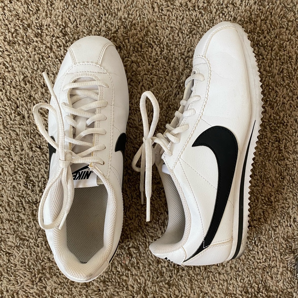 Nike women’s sneakers